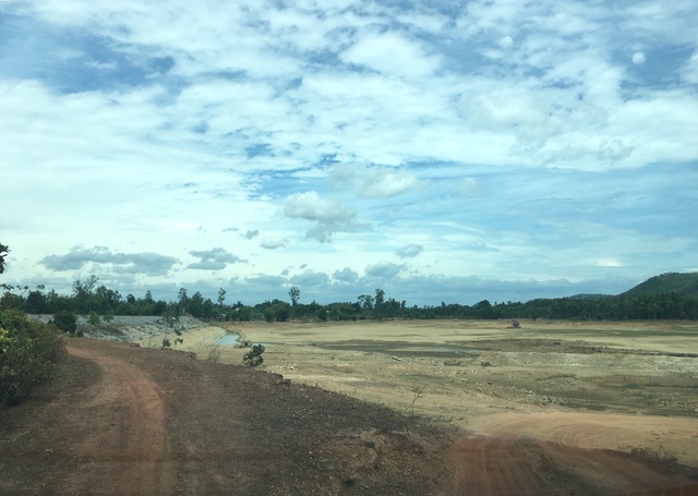 Miền Trung hạn hán kéo dài, đập cạn, người khát, ruộng khô - 8 Miền Trung hạn hán kéo dài, đập cạn, người khát, ruộng khô - 8