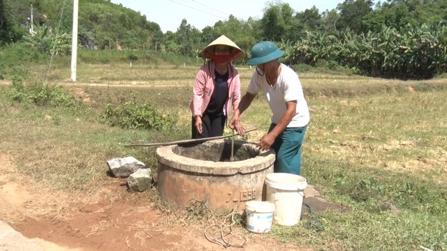 Miền Trung hạn hán kéo dài, đập cạn, người khát, ruộng khô - 9 Miền Trung hạn hán kéo dài, đập cạn, người khát, ruộng khô - 9
