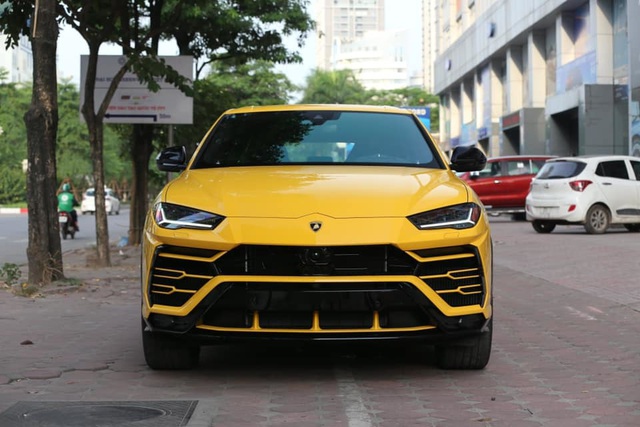 Lamborghini Urus 21 tỷ màu độc về tay đại gia Sài Gòn - 1 Lamborghini Urus 21 tỷ màu độc về tay đại gia Sài Gòn - 1