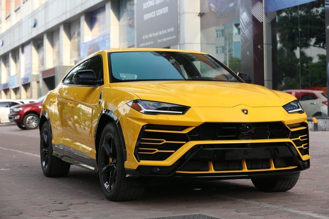 Lamborghini Urus 21 tỷ màu độc về tay đại gia Sài Gòn - 2 Lamborghini Urus 21 tỷ màu độc về tay đại gia Sài Gòn - 2
