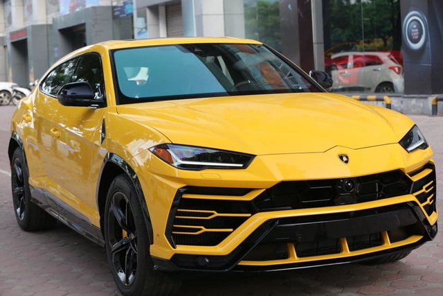 Lamborghini Urus 21 tỷ màu độc về tay đại gia Sài Gòn - 3 Lamborghini Urus 21 tỷ màu độc về tay đại gia Sài Gòn - 3