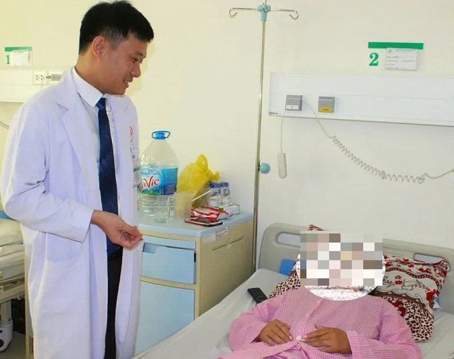 Nữ bệnh nhân mang khối u to như quả dưa hấu - 1 Nữ bệnh nhân mang khối u to như quả dưa hấu - 1