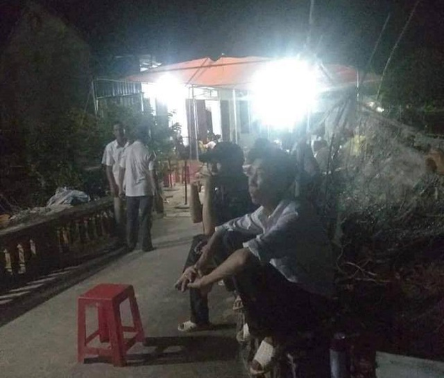 Xót xa 3 cháu bé đuối nước ngay dưới ao nhà ông nội - 2 Xót xa 3 cháu bé đuối nước ngay dưới ao nhà ông nội - 2