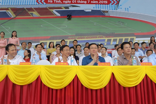 Hà Tĩnh khánh thành sân vận động hơn 51 tỷ đồng - 3 Hà Tĩnh khánh thành sân vận động hơn 51 tỷ đồng - 3
