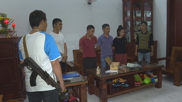 Hàng trăm cảnh sát đồng loạt tấn công, triệt phá 27 tụ điểm ghi lô đề - 1 Hàng trăm cảnh sát đồng loạt tấn công, triệt phá 27 tụ điểm ghi lô đề - 1