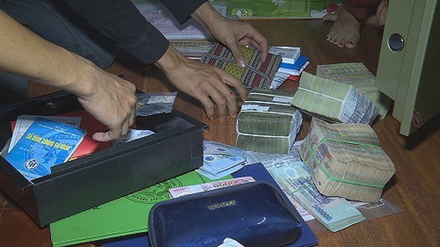 Hàng trăm cảnh sát đồng loạt tấn công, triệt phá 27 tụ điểm ghi lô đề - 3 Hàng trăm cảnh sát đồng loạt tấn công, triệt phá 27 tụ điểm ghi lô đề - 3