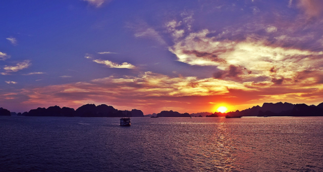 Đến Hạ Long thử trải nghiệm chèo thuyền kayak và ngủ đêm trên du thuyền - 4 Đến Hạ Long thử trải nghiệm chèo thuyền kayak và ngủ đêm trên du thuyền - 4