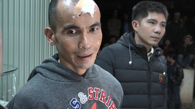 Người dân vây bắt, khống chế nghi can cướp tiệm vàng ngay trong đêm - 3
