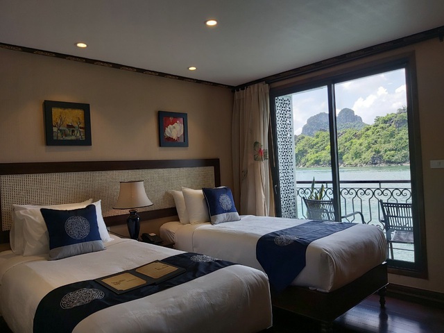 Đến Hạ Long thử trải nghiệm chèo thuyền kayak và ngủ đêm trên du thuyền - 10 Đến Hạ Long thử trải nghiệm chèo thuyền kayak và ngủ đêm trên du thuyền - 10