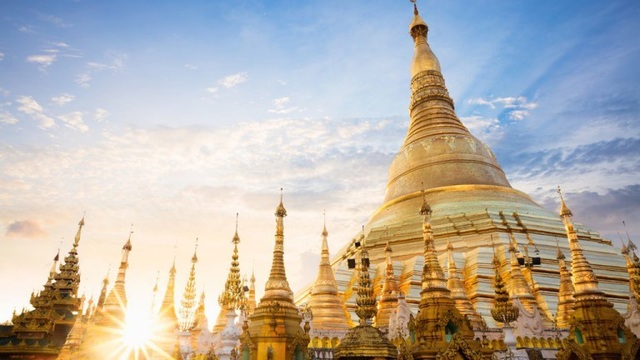 Ngôi chùa dát gần trăm tấn vàng, hàng ngàn viên kim cương và hồng ngọc - 1 Ngôi chùa dát gần trăm tấn vàng, hàng ngàn viên kim cương và hồng ngọc - 1
