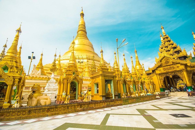 Ngôi chùa dát gần trăm tấn vàng, hàng ngàn viên kim cương và hồng ngọc - 2 Ngôi chùa dát gần trăm tấn vàng, hàng ngàn viên kim cương và hồng ngọc - 2