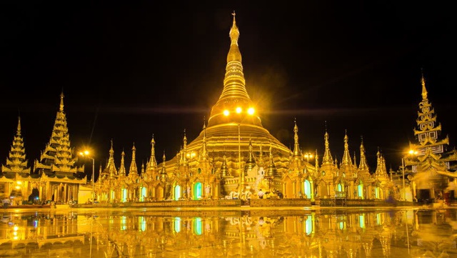 Ngôi chùa dát gần trăm tấn vàng, hàng ngàn viên kim cương và hồng ngọc - 4 Ngôi chùa dát gần trăm tấn vàng, hàng ngàn viên kim cương và hồng ngọc - 4