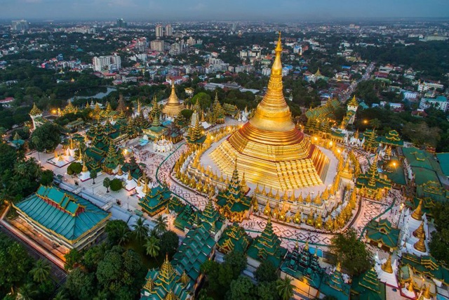 Ngôi chùa dát gần trăm tấn vàng, hàng ngàn viên kim cương và hồng ngọc - 6 Ngôi chùa dát gần trăm tấn vàng, hàng ngàn viên kim cương và hồng ngọc - 6