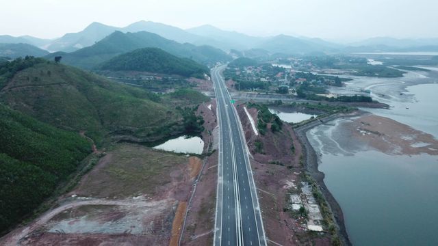 Nâng tốc độ tối đa cho phép trên cao tốc Hạ Long - Vân Đồn lên 100 km/h - 3 Nâng tốc độ tối đa cho phép trên cao tốc Hạ Long - Vân Đồn lên 100 km/h - 3