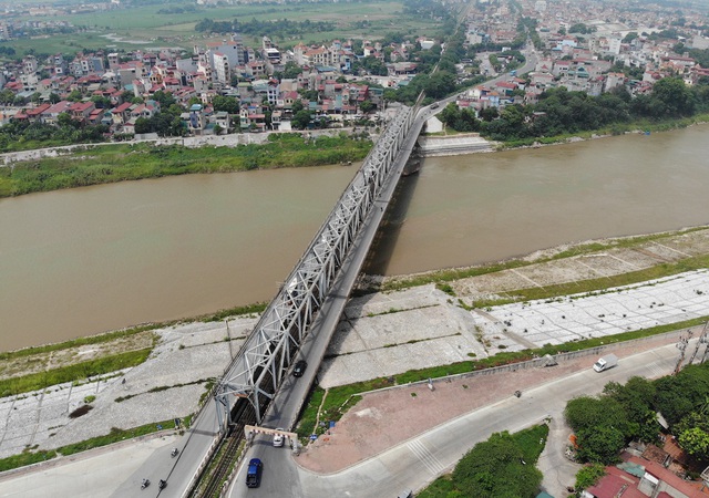Mặt cầu cửa ngõ Hà Nội nham nhở sống trâu, ổ gà - 1