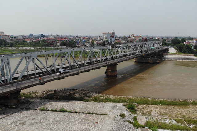 Mặt cầu cửa ngõ Hà Nội nham nhở sống trâu, ổ gà - 12