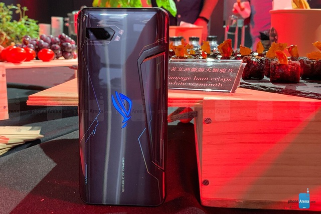 Asus trình làng smartphone chơi game ROG Phone 2 cấu hình siêu “khủng” - 2 Asus trình làng smartphone chơi game ROG Phone 2 cấu hình siêu “khủng” - 2