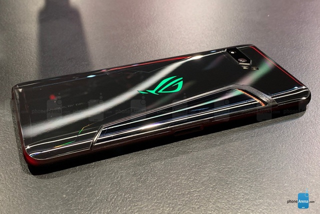 Asus trình làng smartphone chơi game ROG Phone 2 cấu hình siêu “khủng” - 3 Asus trình làng smartphone chơi game ROG Phone 2 cấu hình siêu “khủng” - 3