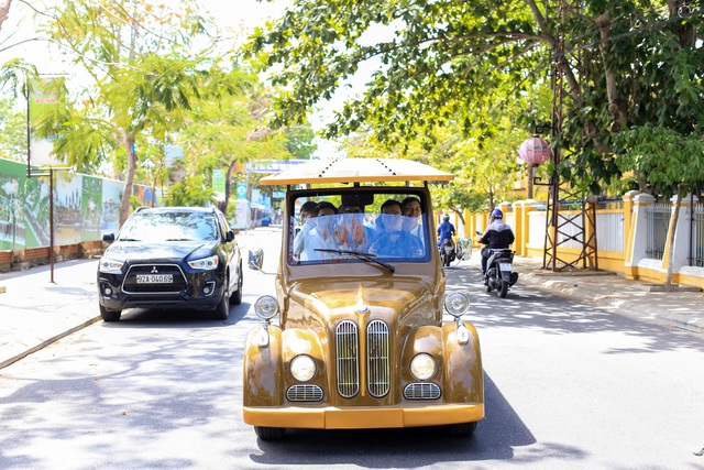 Hội An đưa v&agrave;o hoạt động xe bu&yacute;t điện cổ điển
