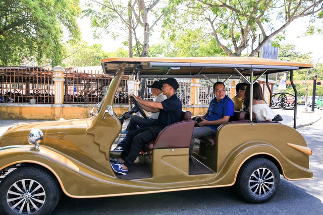 Hội An đưa v&agrave;o hoạt động xe bu&yacute;t điện cổ điển