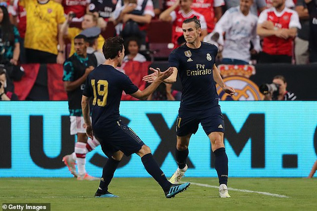 Gareth Bale ghi b&agrave;n, Real Madrid thắng Arsenal tr&ecirc;n loạt &ldquo;đấu s&uacute;ng&rdquo; - 5