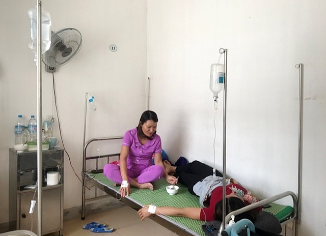 Nhiều khách đám cưới nhập viện sau khi ăn tiệc tại nhà hàng - 2 Nhiều khách đám cưới nhập viện sau khi ăn tiệc tại nhà hàng - 2