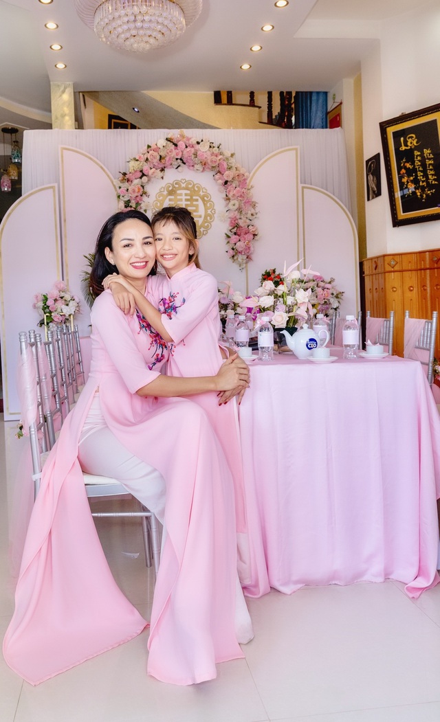 Em gái tài giỏi, xinh đẹp của Hoa hậu Ngọc Diễm kết hôn ở tuổi 23 - 1 Em gái tài giỏi, xinh đẹp của Hoa hậu Ngọc Diễm kết hôn ở tuổi 23 - 1