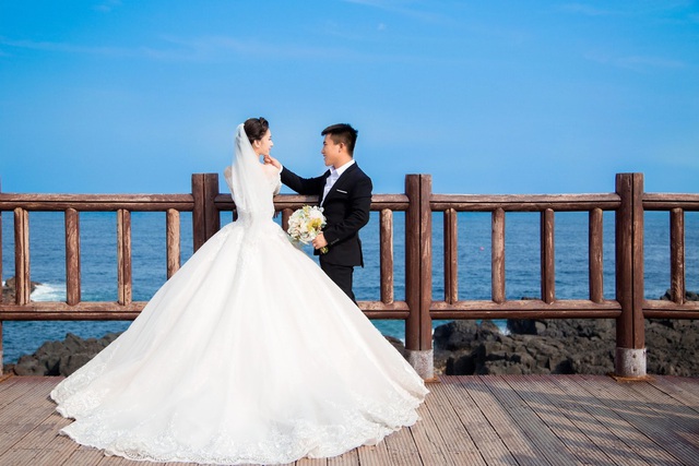 Em gái tài giỏi, xinh đẹp của Hoa hậu Ngọc Diễm kết hôn ở tuổi 23 - 4 Em gái tài giỏi, xinh đẹp của Hoa hậu Ngọc Diễm kết hôn ở tuổi 23 - 4