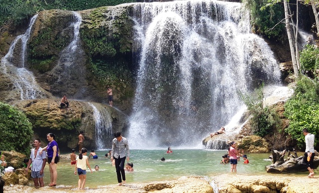 Vẻ đẹp hoang sơ, h&ugrave;ng vĩ kh&ocirc;ng k&eacute;m phần thơ mộng của Th&aacute;c Mu - 14