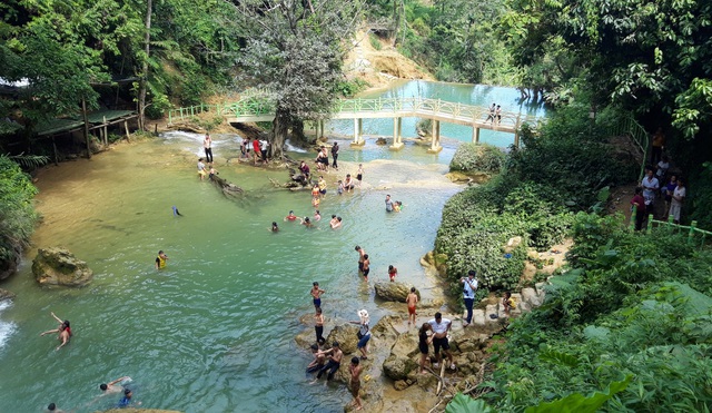 Vẻ đẹp hoang sơ, h&ugrave;ng vĩ kh&ocirc;ng k&eacute;m phần thơ mộng của Th&aacute;c Mu - 12