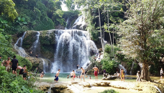 Vẻ đẹp hoang sơ, h&ugrave;ng vĩ kh&ocirc;ng k&eacute;m phần thơ mộng của Th&aacute;c Mu - 1