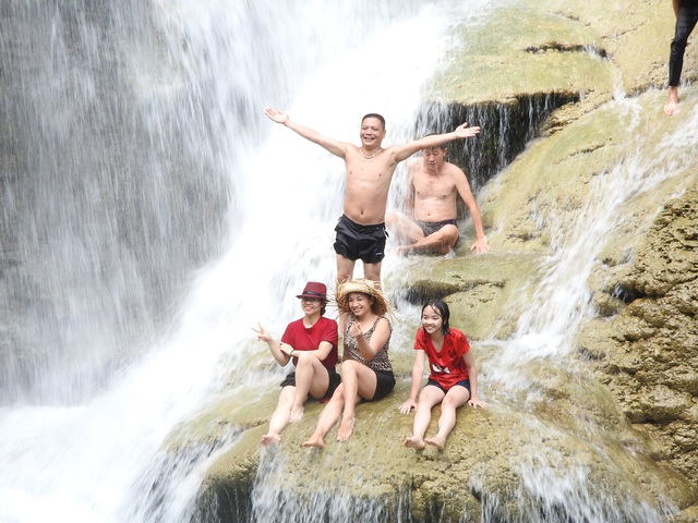 Vẻ đẹp hoang sơ, h&ugrave;ng vĩ kh&ocirc;ng k&eacute;m phần thơ mộng của Th&aacute;c Mu - 11