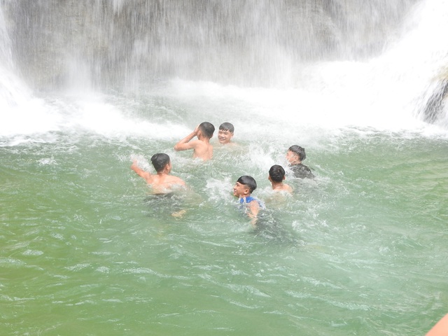 Vẻ đẹp hoang sơ, h&ugrave;ng vĩ kh&ocirc;ng k&eacute;m phần thơ mộng của Th&aacute;c Mu - 10