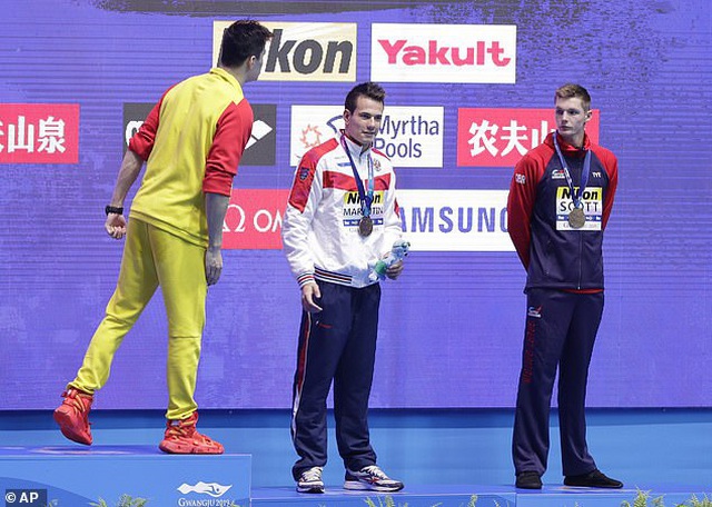 Kình ngư Sun Yang được chào đón như người hùng khi trở về quê nhà - 3 Kình ngư Sun Yang được chào đón như người hùng khi trở về quê nhà - 3