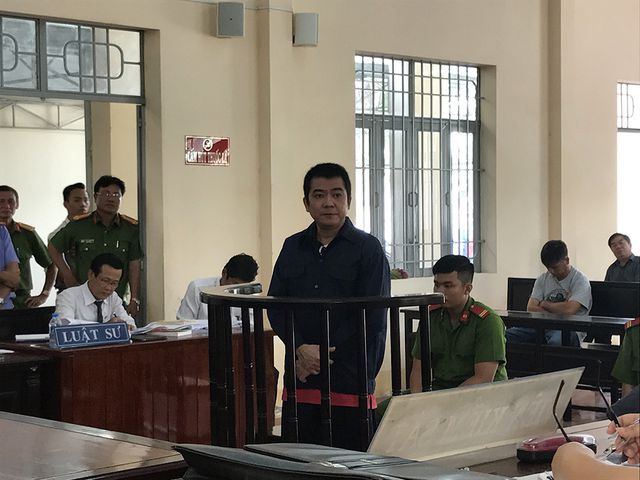 Giải cứu vợ bị h&agrave;nh hung, chồng lĩnh &aacute;n 2 năm t&ugrave; - 1