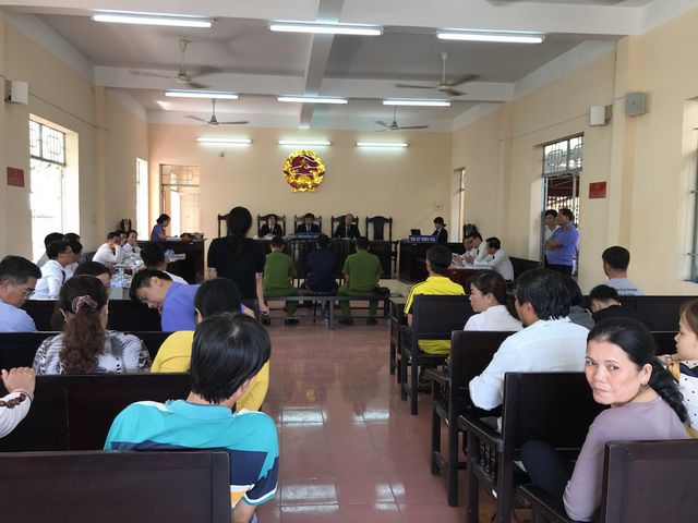 Giải cứu vợ bị h&agrave;nh hung, chồng lĩnh &aacute;n 2 năm t&ugrave; - 2