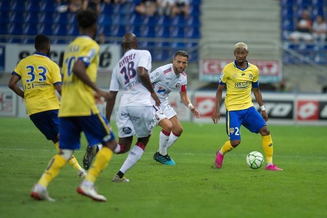 Cầu thủ gốc Việt vinh dự đeo băng đội trưởng CLB Sochaux - 1