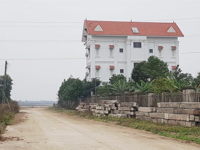 “Siêu trộm” đột nhập nhà đại gia ung dung hút xì gà rồi “cuỗm” 200 cây vàng - 3 “Siêu trộm” đột nhập nhà đại gia ung dung hút xì gà rồi “cuỗm” 200 cây vàng - 3