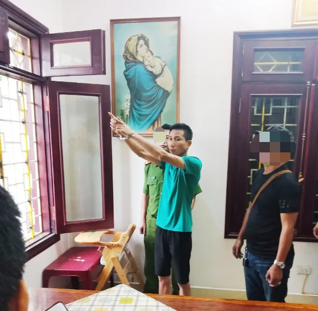 “Siêu trộm” đột nhập nhà đại gia ung dung hút xì gà rồi “cuỗm” 200 cây vàng - 4 “Siêu trộm” đột nhập nhà đại gia ung dung hút xì gà rồi “cuỗm” 200 cây vàng - 4