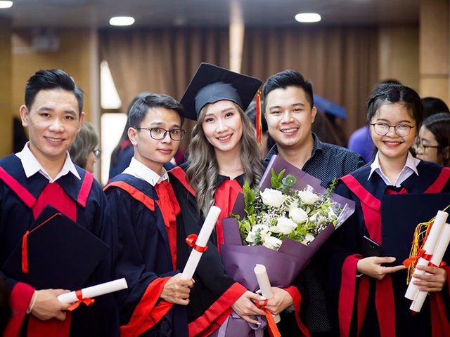 “Bông hồng” Lào gốc Việt xinh đẹp trong lễ tốt nghiệp tại Học viện Ngoại giao - 11 “Bông hồng” Lào gốc Việt xinh đẹp trong lễ tốt nghiệp tại Học viện Ngoại giao - 11