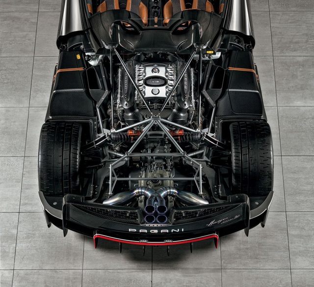 3,5 triệu USD cho c&uacute; vảy ga tr&ecirc;n Pagani Huayra Roadster BC - 8