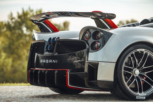 3,5 triệu USD cho c&uacute; vảy ga tr&ecirc;n Pagani Huayra Roadster BC - 12