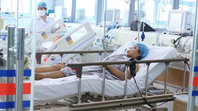 2 bệnh nhân sự cố chạy thận ở Nghệ An suy đa tạng, chuyển ra Bạch Mai - 1 2 bệnh nhân sự cố chạy thận ở Nghệ An suy đa tạng, chuyển ra Bạch Mai - 1