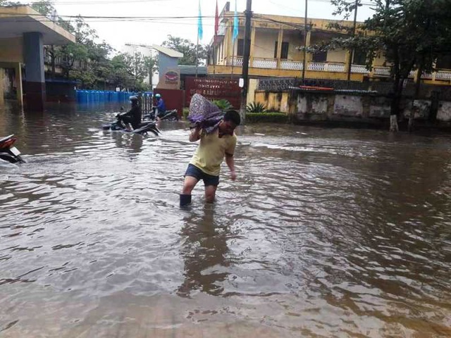 Sau bão, nhiều tuyến đường Thái Bình chìm trong nước - 4
