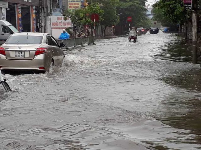 Sau bão, nhiều tuyến đường Thái Bình chìm trong nước - 3