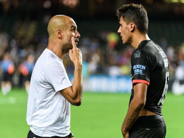 Đội h&igrave;nh kết hợp giữa Man City với Liverpool trước trận Si&ecirc;u c&uacute;p Anh - 6