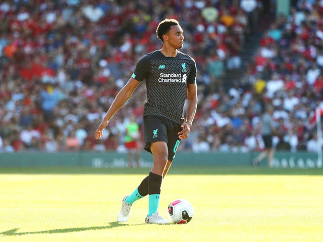 Đội h&igrave;nh kết hợp giữa Man City với Liverpool trước trận Si&ecirc;u c&uacute;p Anh - 2