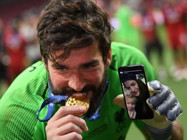 Đội h&igrave;nh kết hợp giữa Man City với Liverpool trước trận Si&ecirc;u c&uacute;p Anh - 1