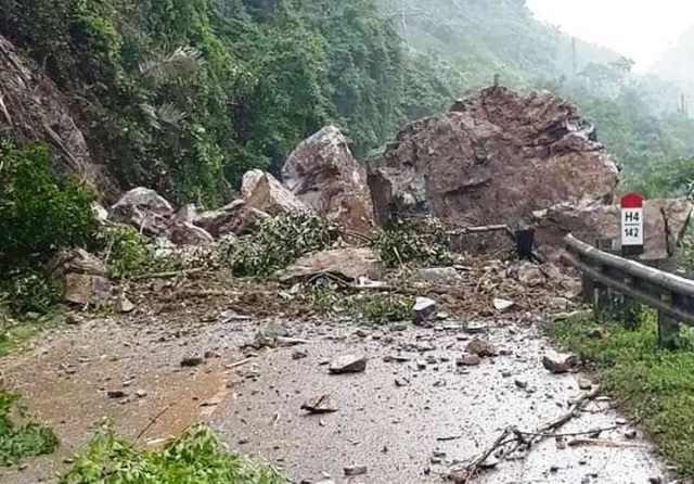 Thanh Hóa: 5 người chết, 10 người mất tích, thiệt hại gần 300 tỷ đồng vì mưa lũ - 4 Thanh Hóa: 5 người chết, 10 người mất tích, thiệt hại gần 300 tỷ đồng vì mưa lũ - 4