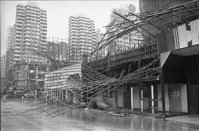 16 bức ảnh về trận bão lịch sử 40 năm trước ở Hồng Kong - 3